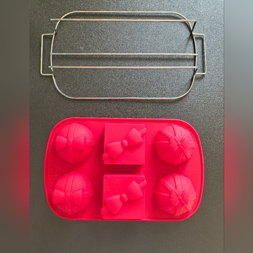 Holiday Silicone Bakeware Set With Racks - Picture 12 of 16